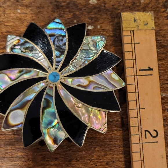 Signed Abalone And Silver Mexican Floral Shaped Brooch Pin - Picture 3 of 4